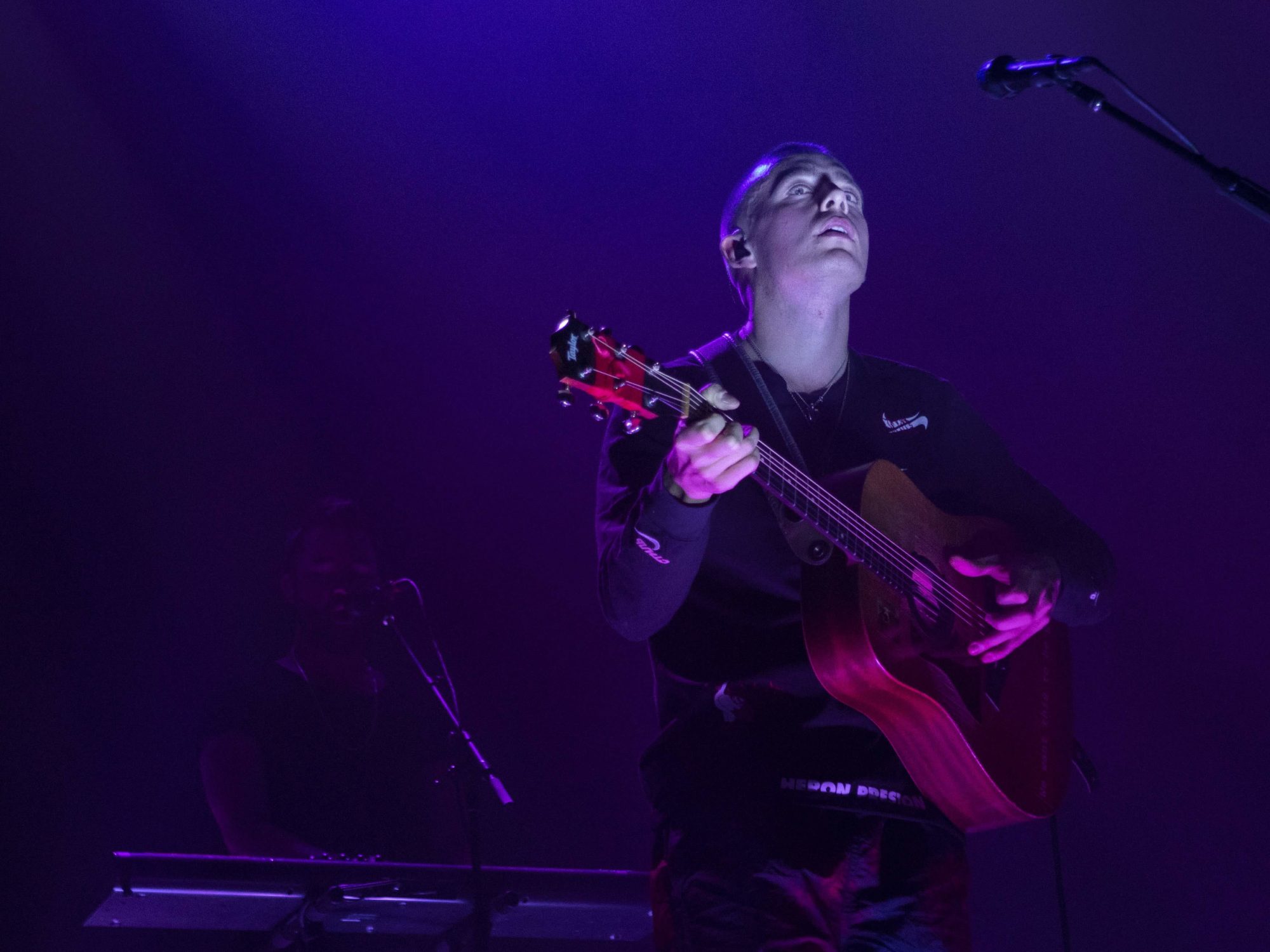 Dermot Kennedy Serenades Chicago – Concert Pants